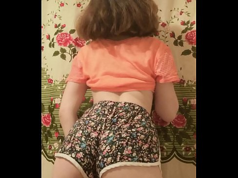 ❤️ Una ghjovana sexy si spoglia i pantaloncini davanti à a camera ❤❌ Super sex à noi